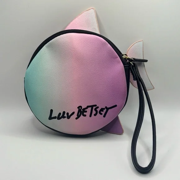 NWOT Betsey Johnson pastel shark wristlet bag 🦈💗 - Picture 2 of 3